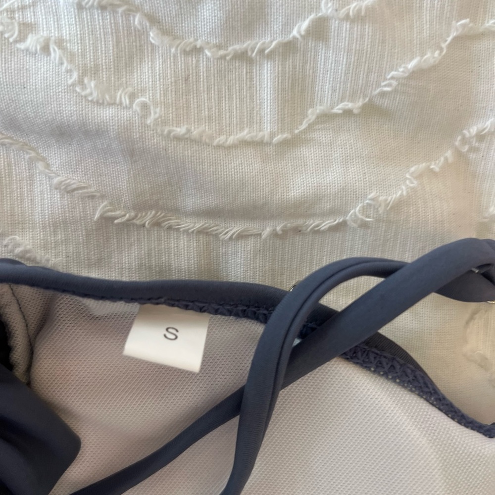 Size small. - Picture 2 of 2